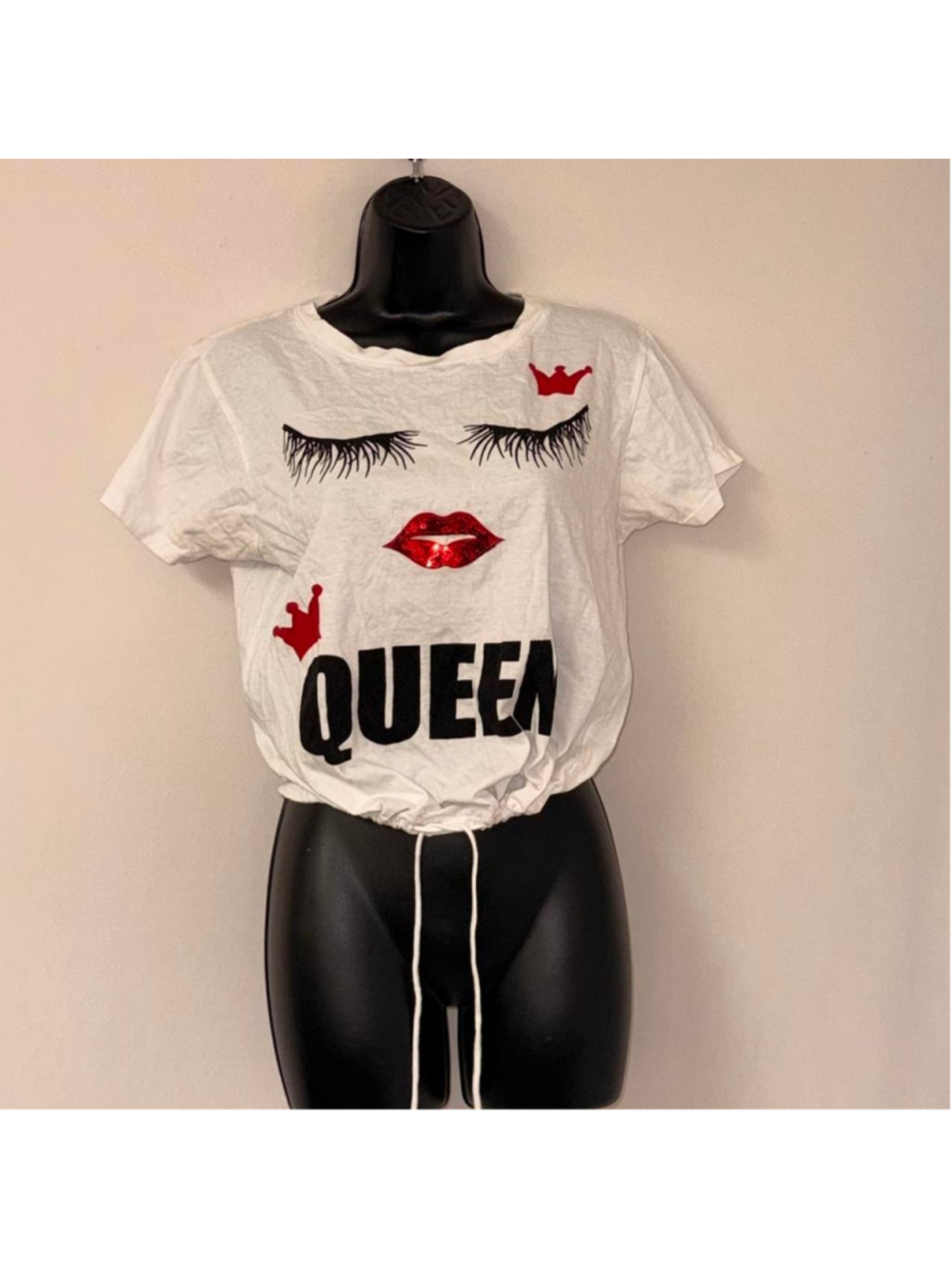 white queen graphic tee with red lips sequence, covered and eyelashes #loungewea